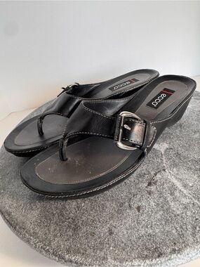 Ecco Black Leather Wedge Flip Flops Sandals 38 Silver Buckle
